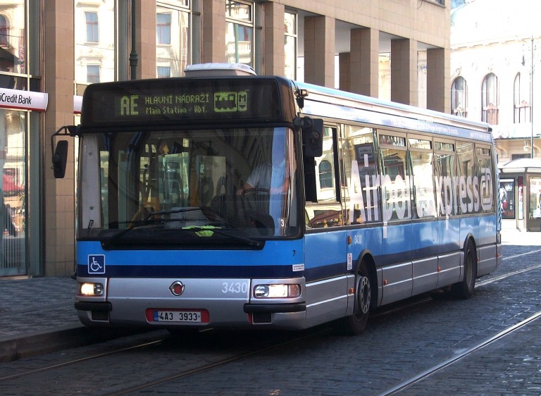 bus from vienna airport to bratislava